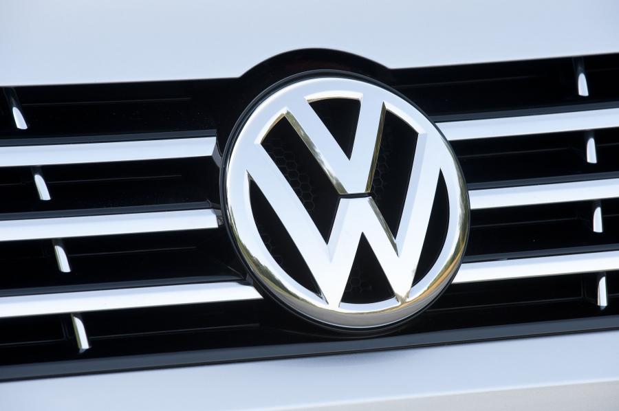  Volkswagen Passat 2011 года  (US) (фото 31 из 111)